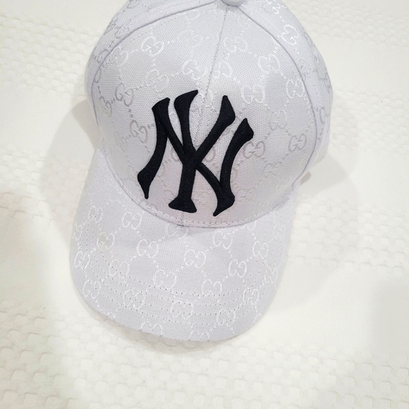 Gorgeous white Gucci Yankee cap - Picture 1 of 6